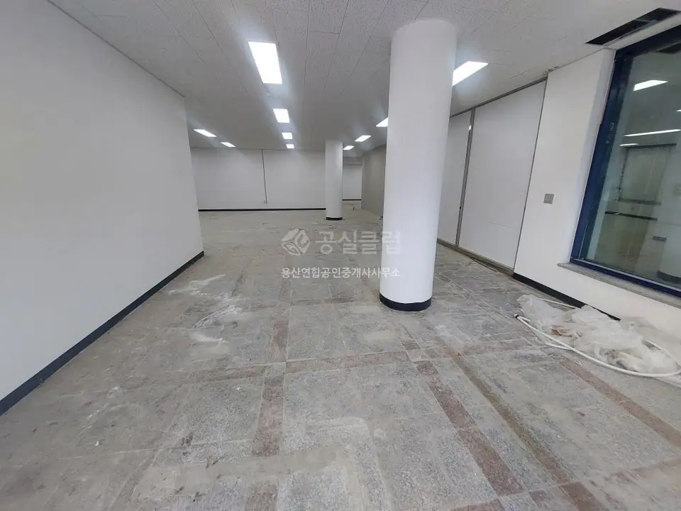 아현동 상가 월세 63.1평 1억 / 670만